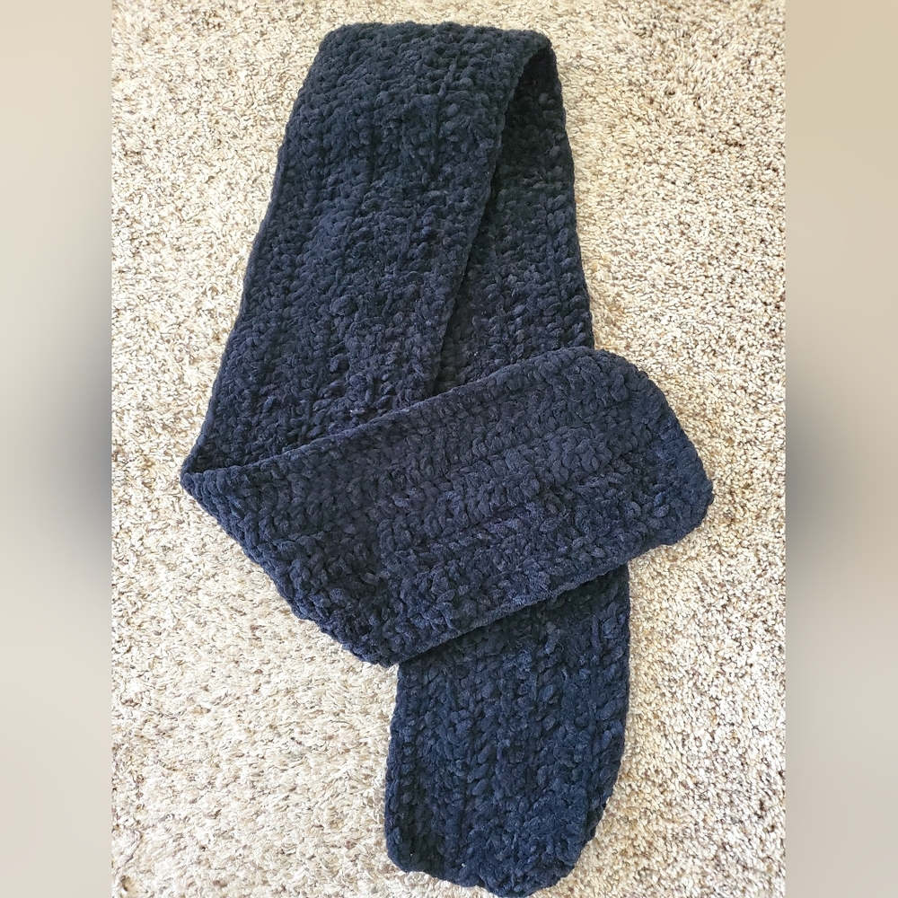 Cozy Textured Navy Scarf